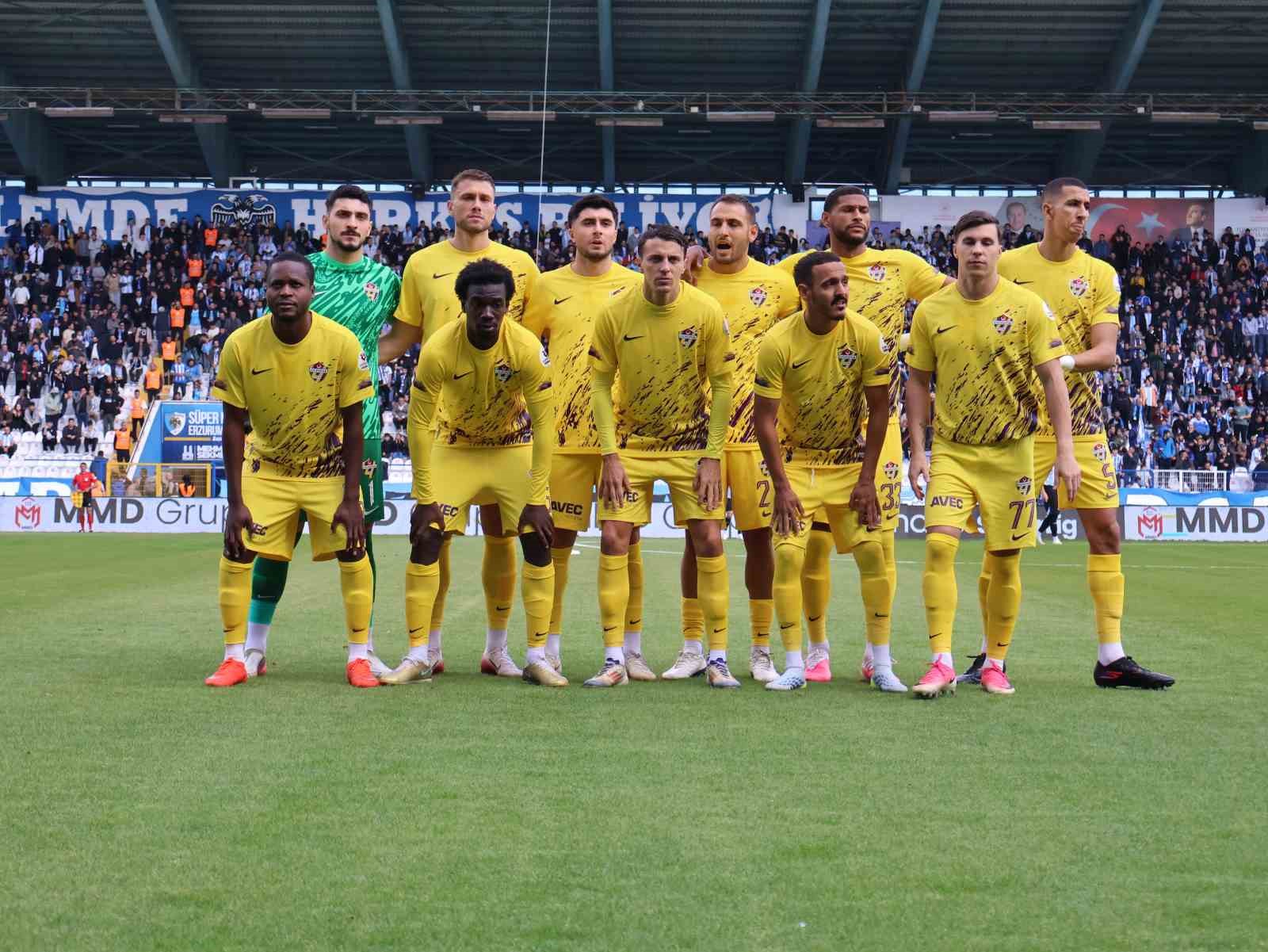 Trendyol Süper Lig: Erzurumspor FK: 1 - Eyüpspor: 0 (İlk yarı)