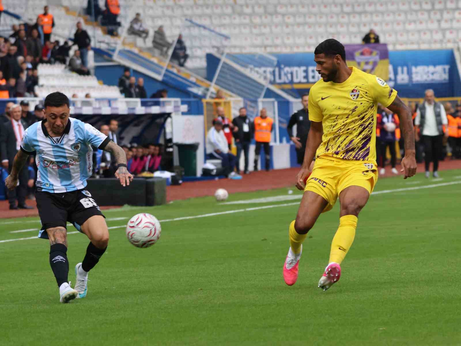 Trendyol Süper Lig: Erzurumspor FK: 1 - Eyüpspor: 0 (İlk yarı)