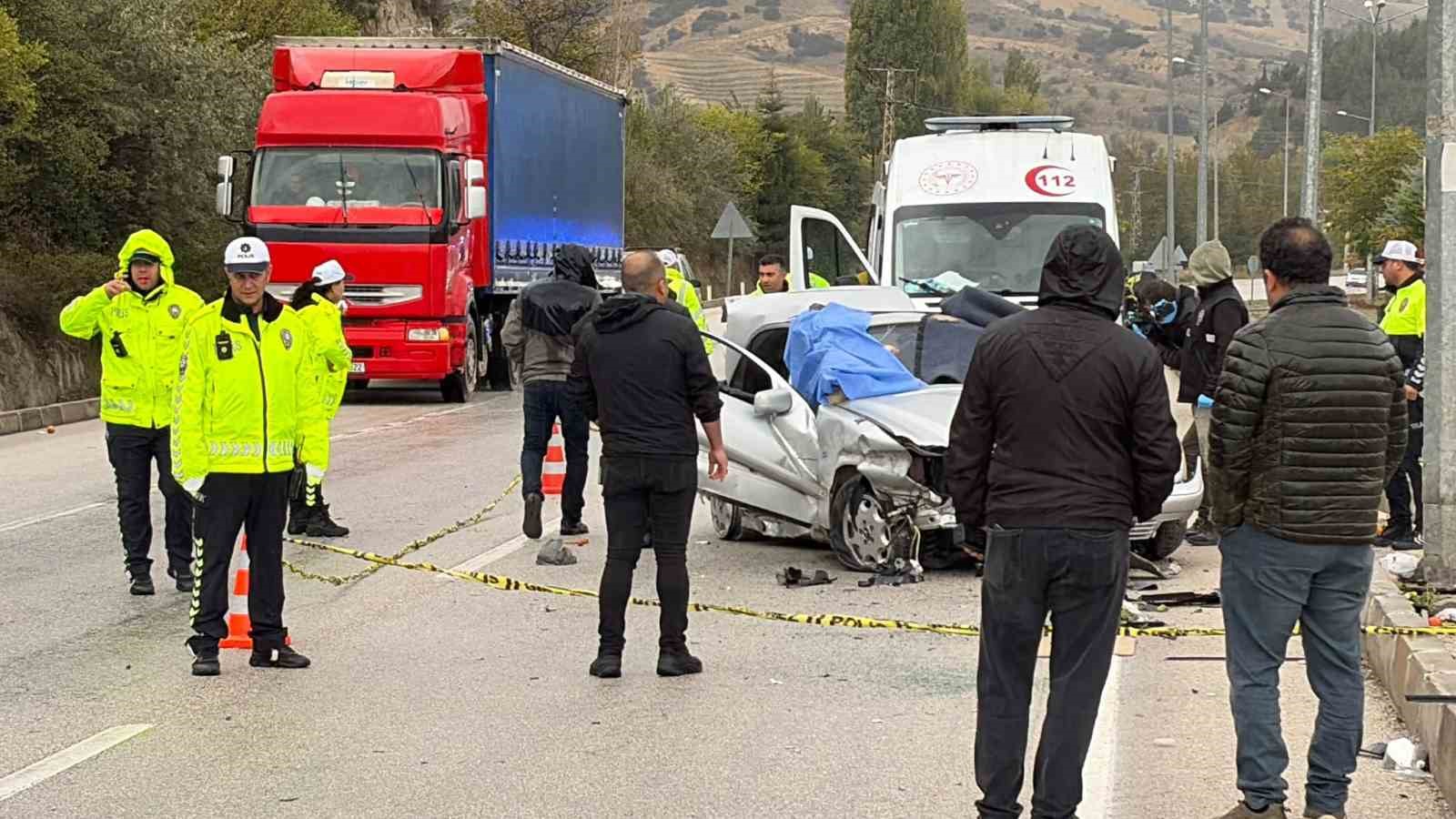 Burdur’da bariyerlere çarpan otomobil takla attı: 1 ölü, 4 yaralı