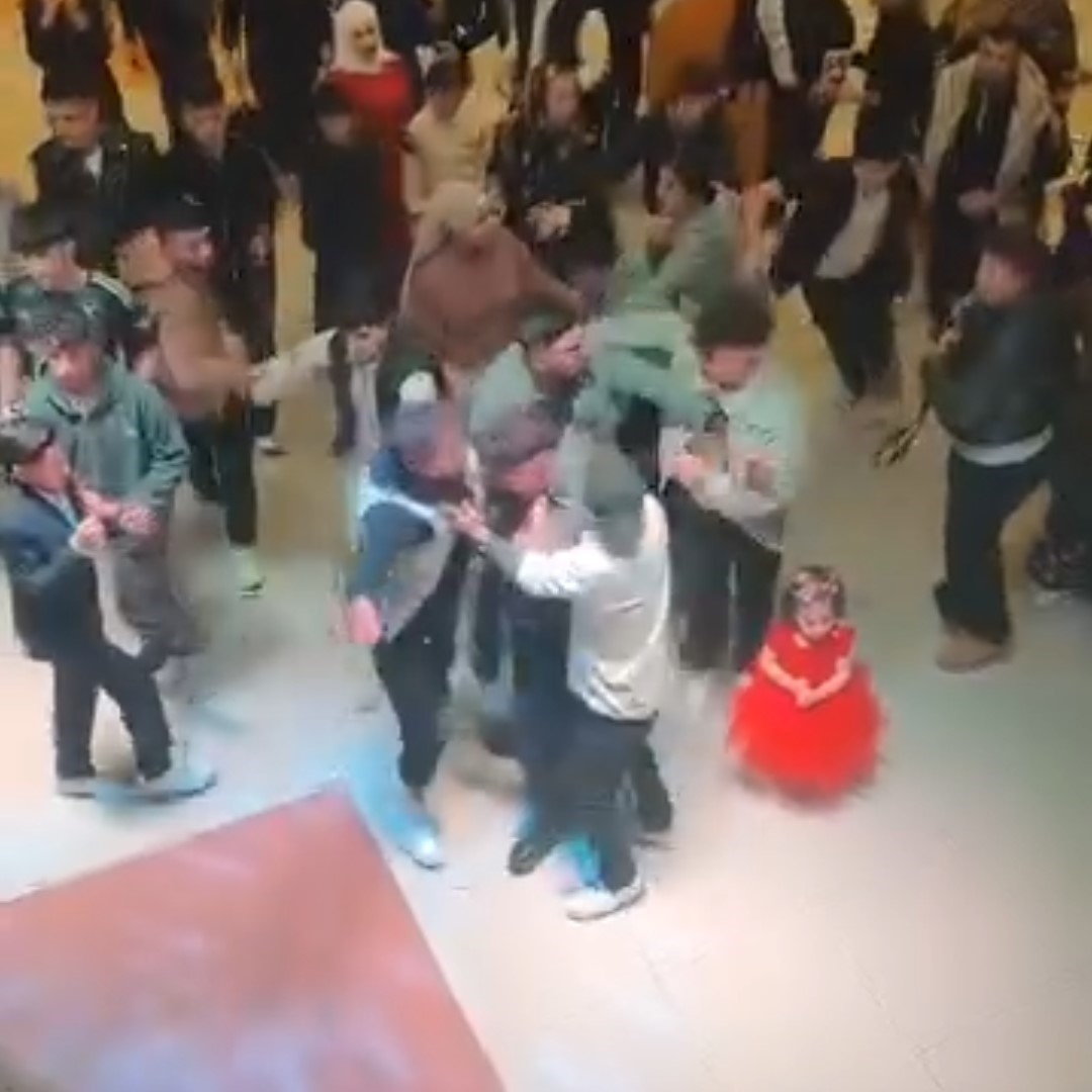 Bolu’da düğün salonunda takı kavgası: Tekme, yumruk ve sandalyeler havada uçuştu