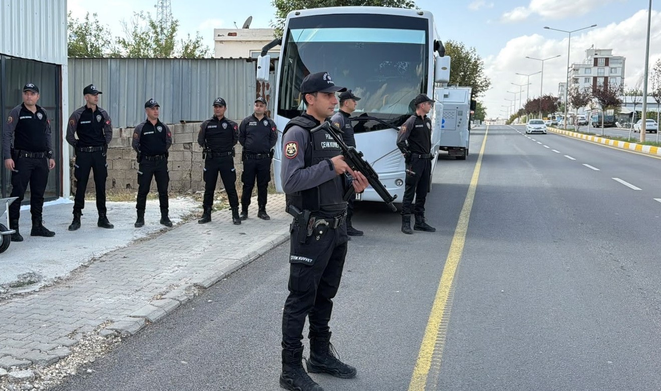 Mahalle abluka altına alındı