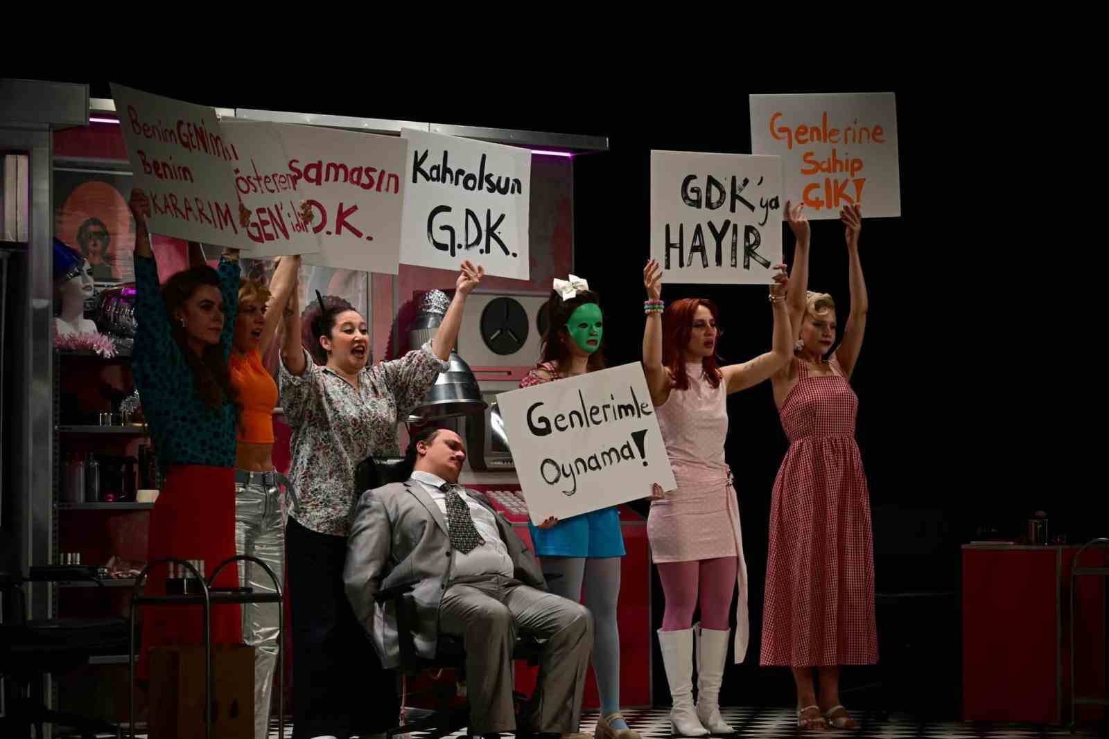 Manisa Şehir Tiyatrosu’nun 20’nci yılına görkemli açılış