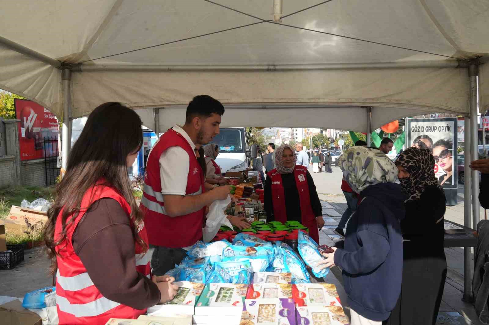 Muş’ta Türk Kızılay’dan iyilik çarşısı