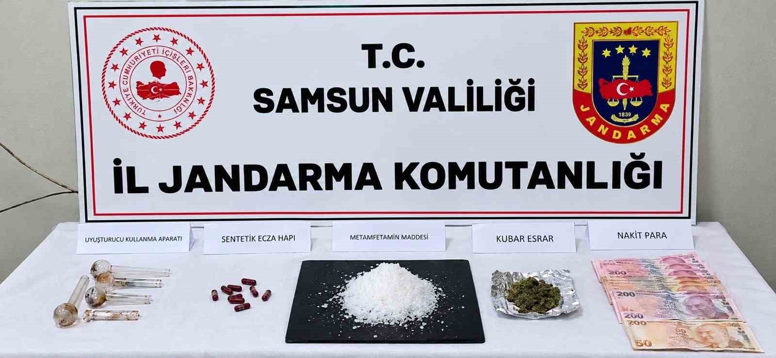 Samsun’da uyuşturucu ticaretinden 1’i kadın 2 kişi tutuklandı