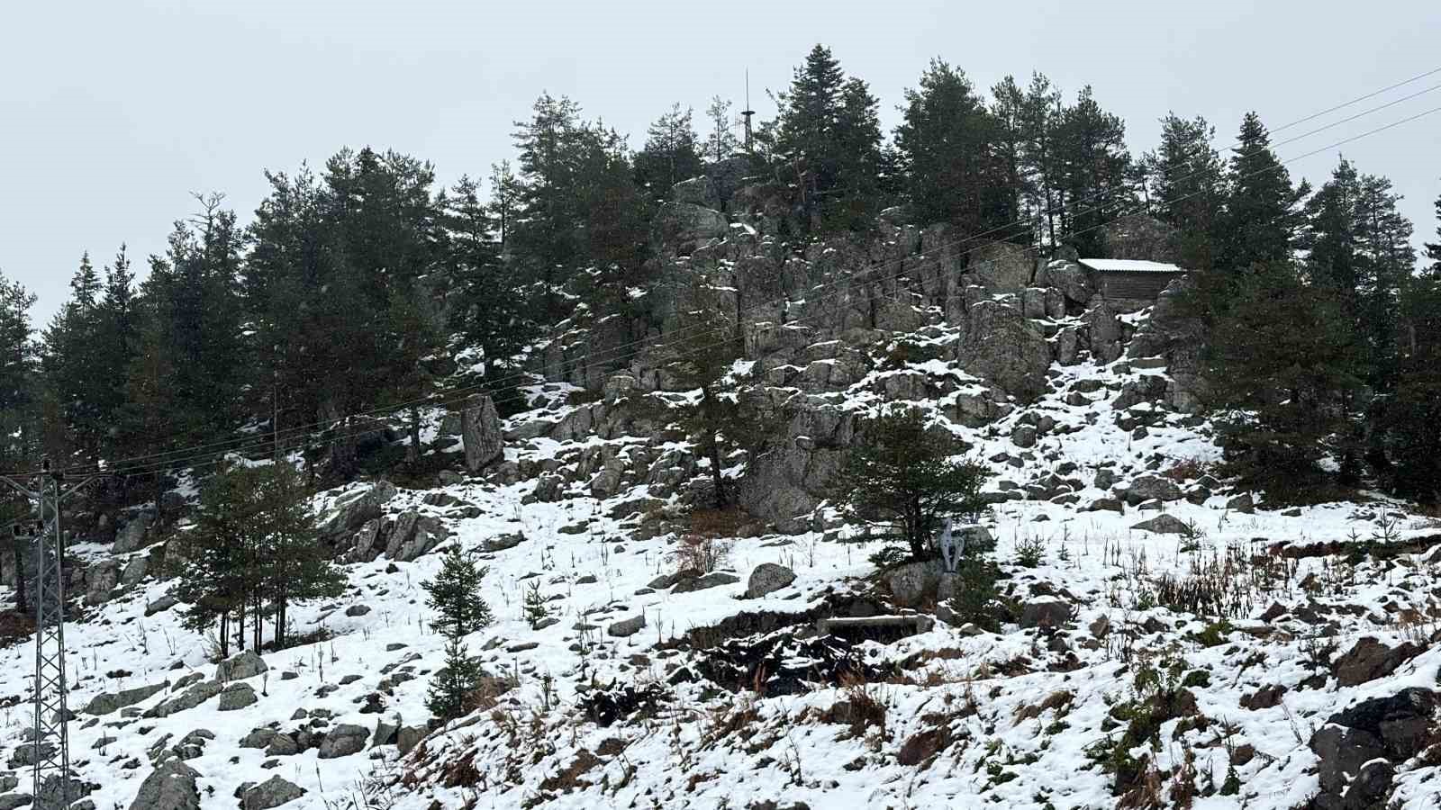 Kartalkaya’da kar yağışı aralıklarla etkisini sürdürüyor