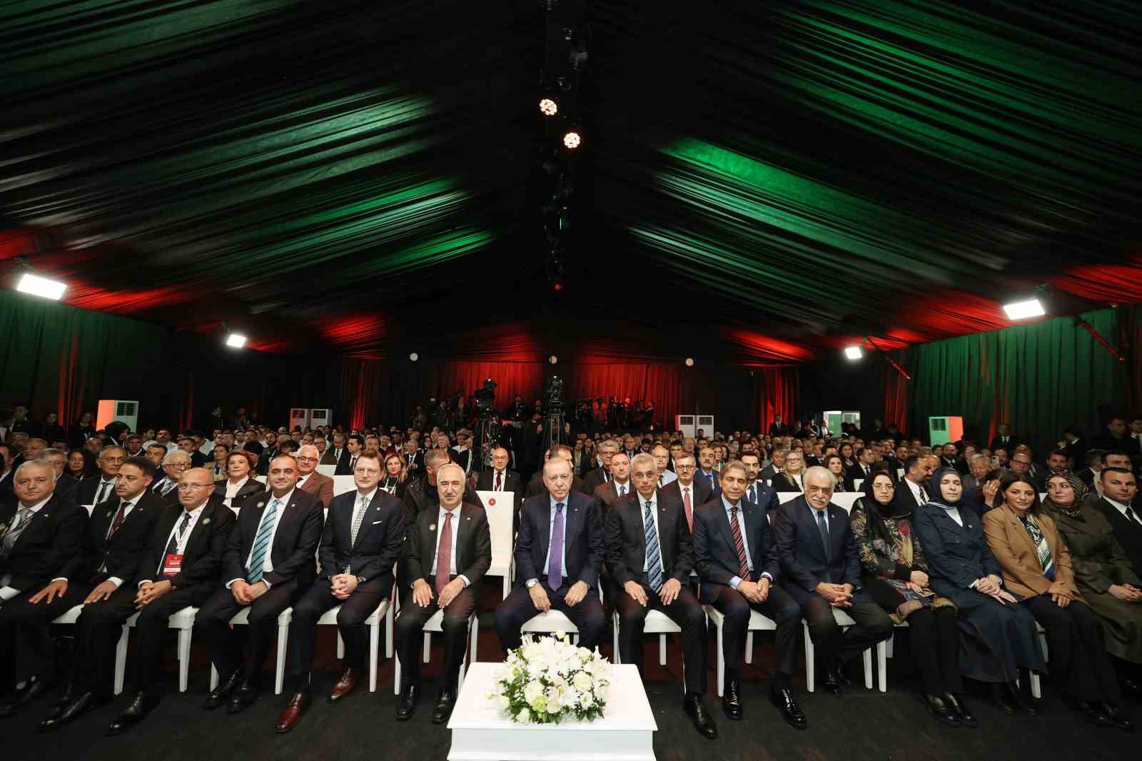 Cumhurbaşkanı Erdoğan müjdeyi verdi: "38 bin hekim dışı personel alacağız"