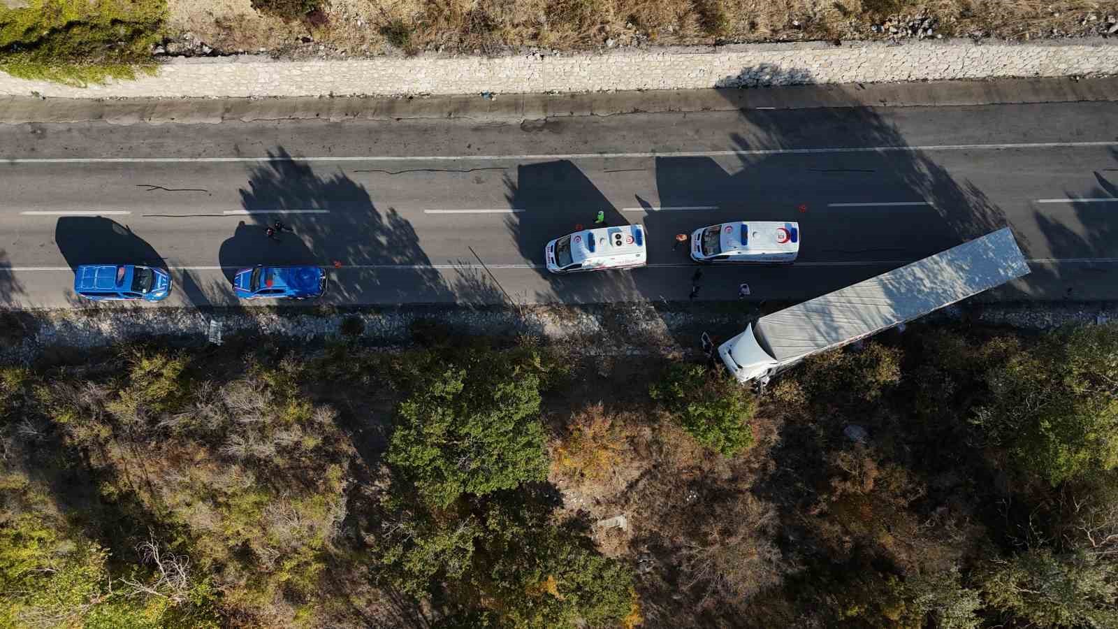 Edirne’de tır kuyruğunda kaza: Tır ile kamyonet çarpıştı, 4 kişi yaralandı