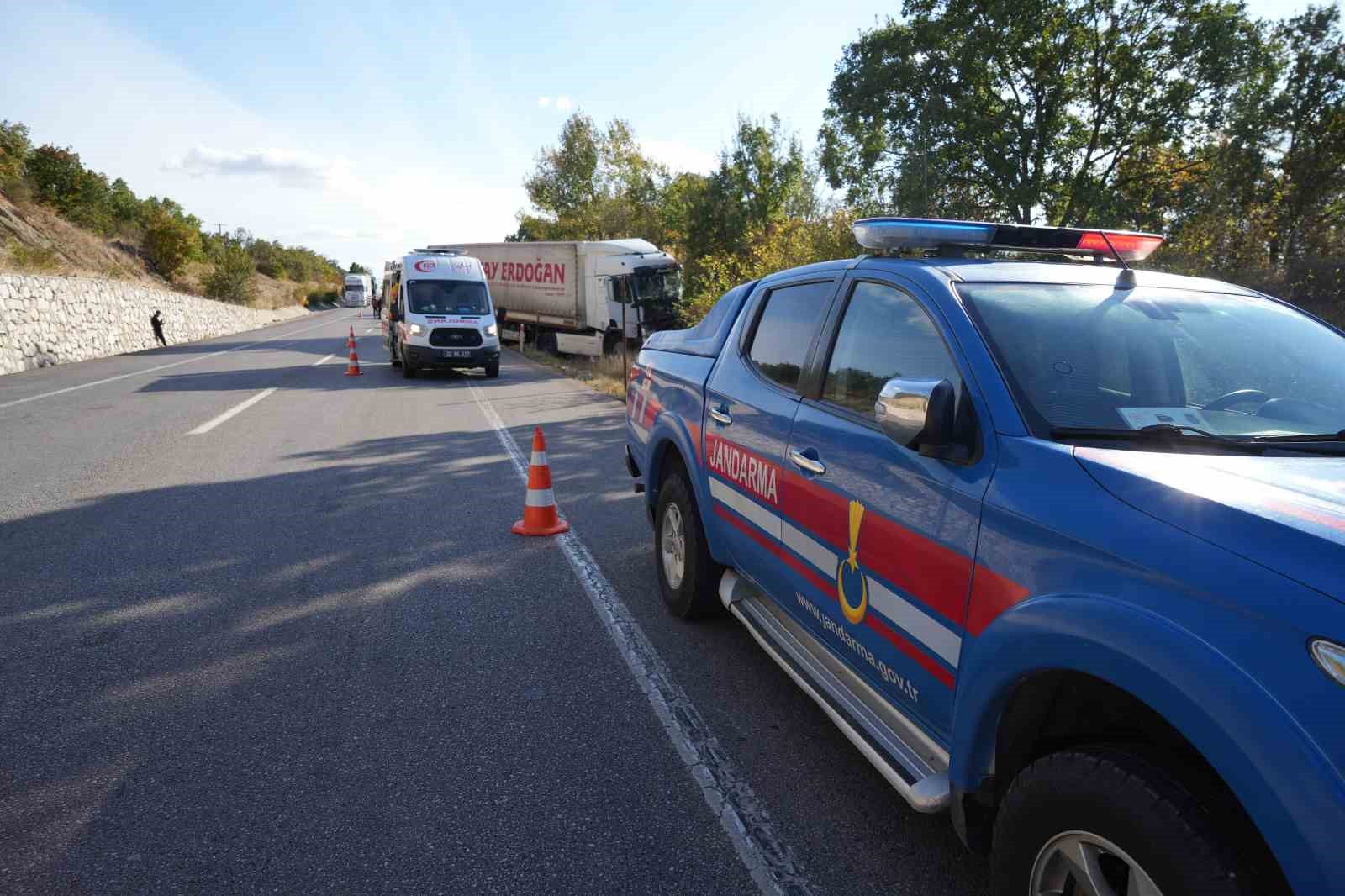 Edirne’de tır kuyruğunda kaza: Tır ile kamyonet çarpıştı, 4 kişi yaralandı