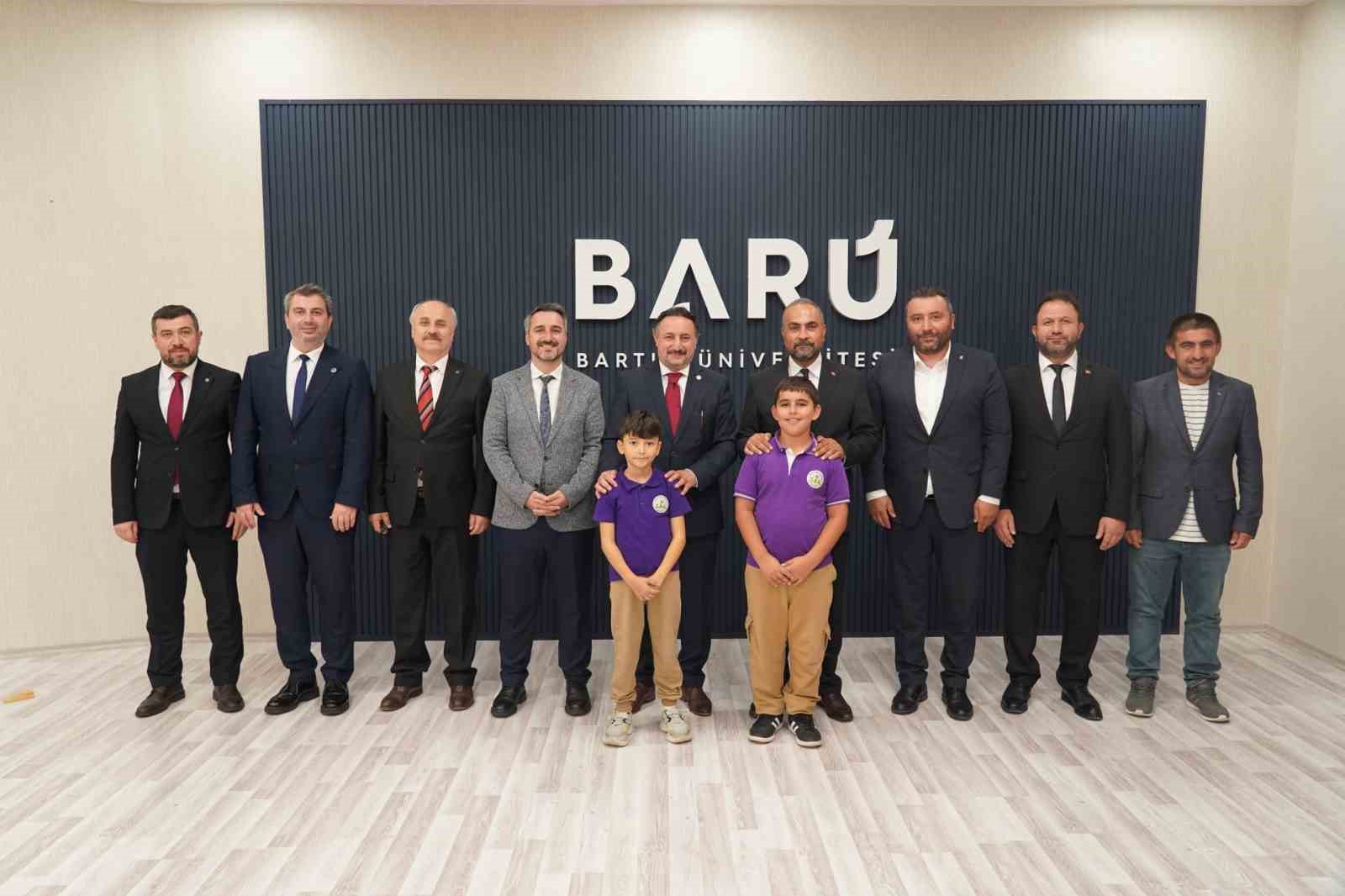 İstanbul Milletvekili Karayel, BARÜ’de Bilimfest etkinlik alanını gezdi