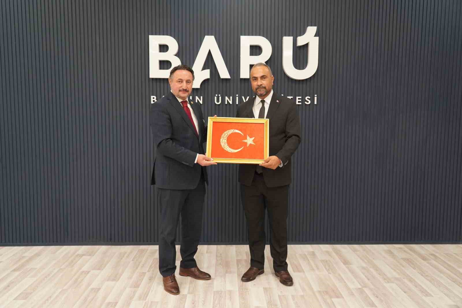 İstanbul Milletvekili Karayel, BARÜ’de Bilimfest etkinlik alanını gezdi