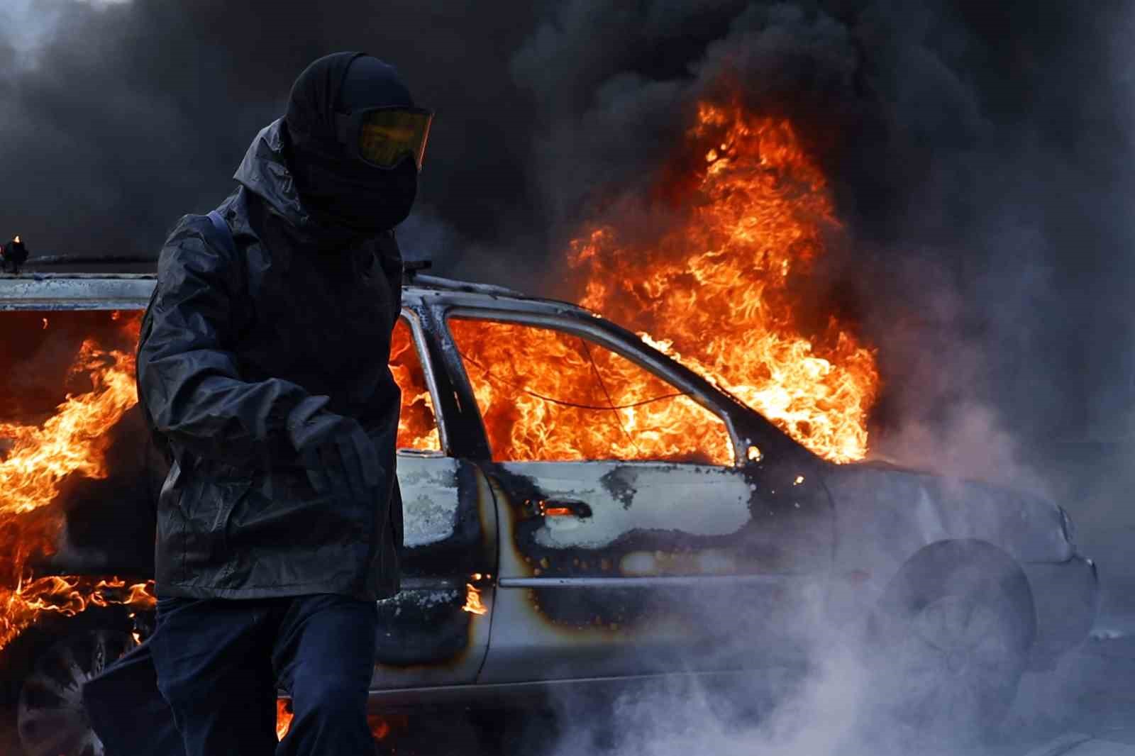 Paris’teki protestolarda 13’ü çocuk 195 kişi gözaltına alındı