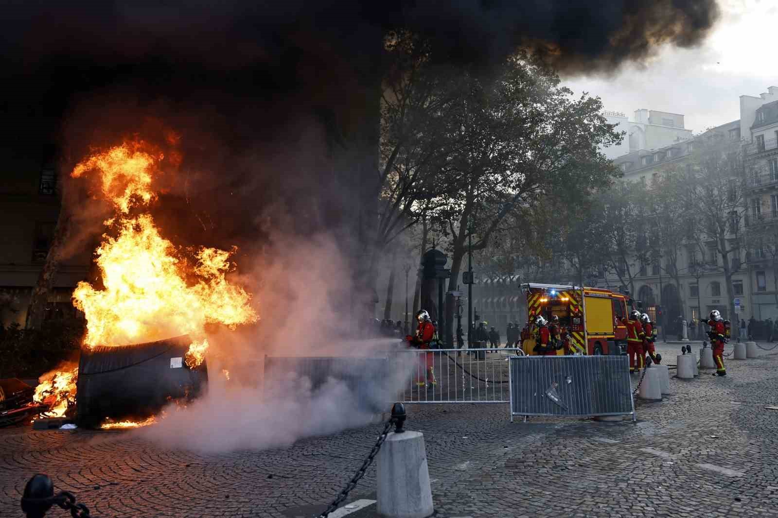 Paris’teki protestolarda 13’ü çocuk 195 kişi gözaltına alındı