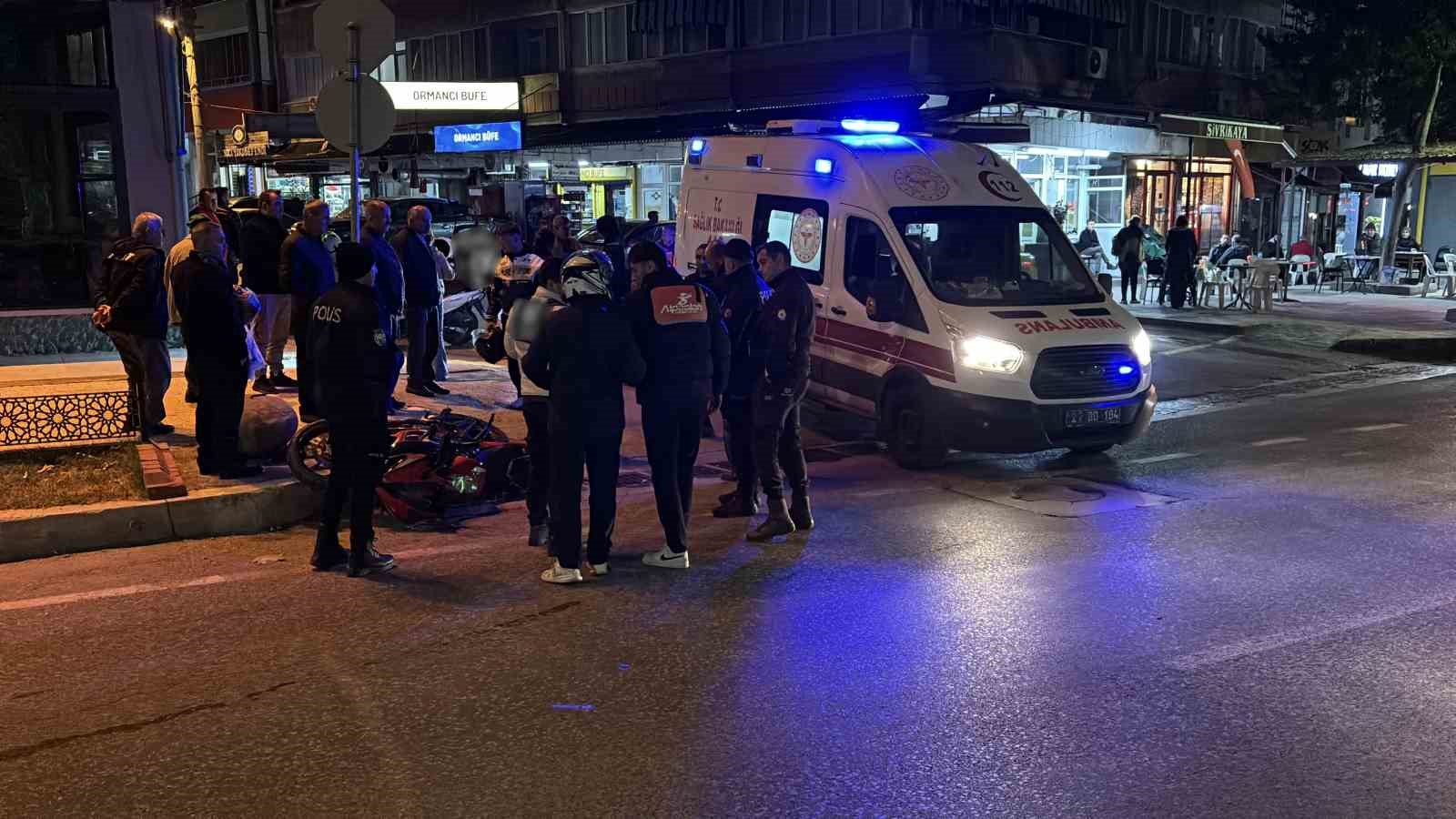 Edirne’de yaya geçidinde iki motosiklet çarpıştı: Kaza anı kamerada