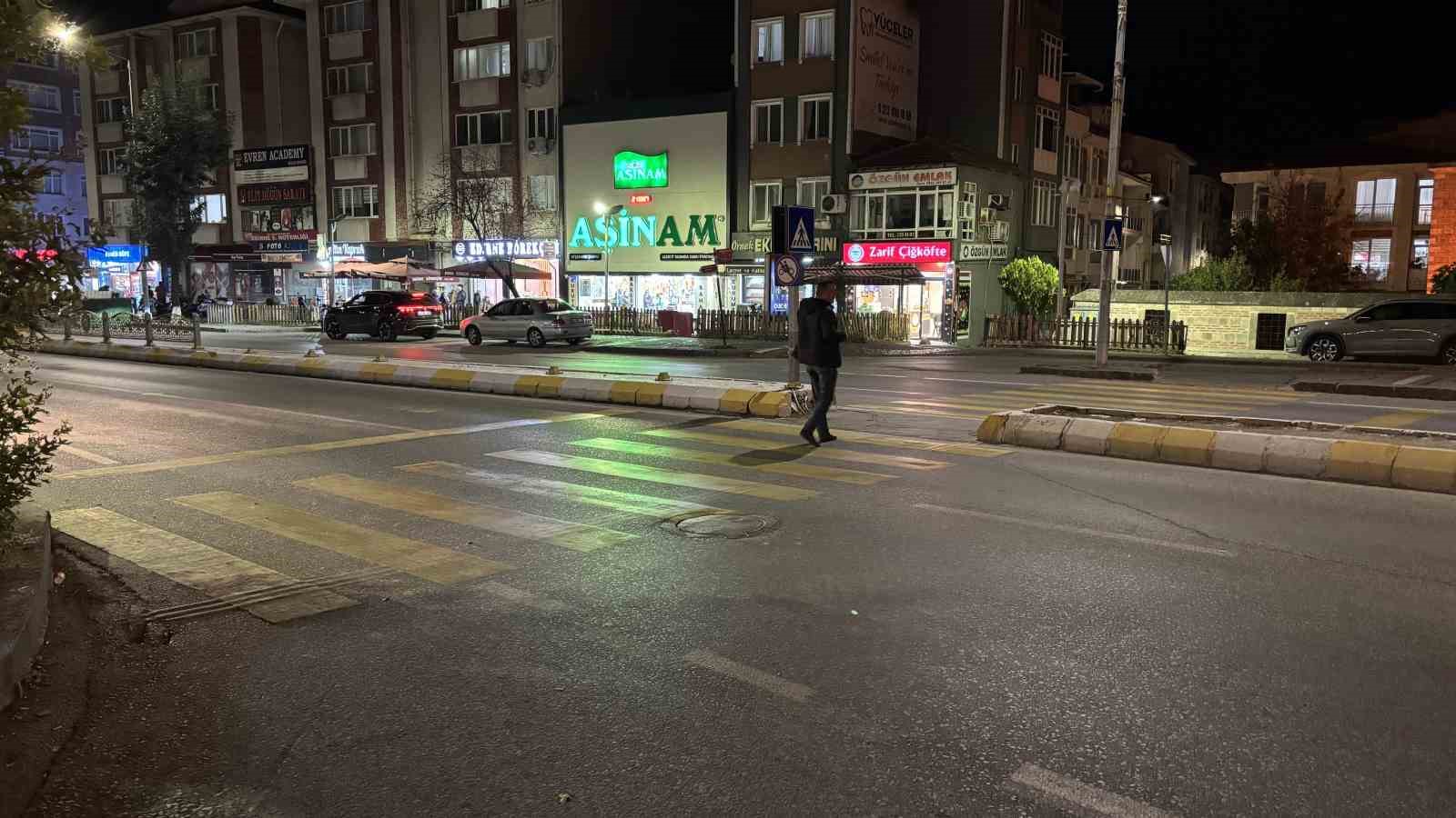 Edirne’de yaya geçidinde iki motosiklet çarpıştı: Kaza anı kamerada
