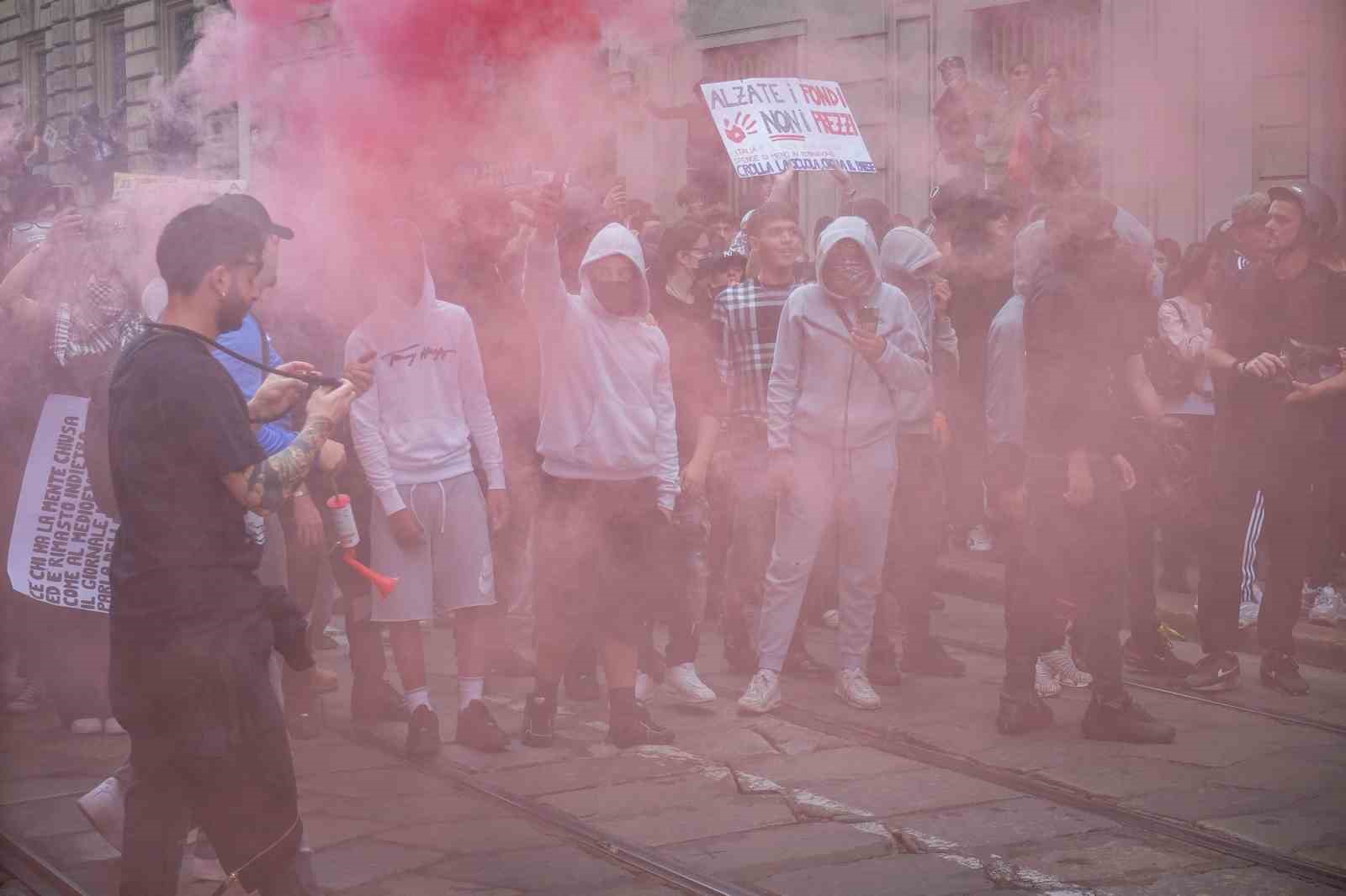 Milano’da protestocular polisle çatıştı