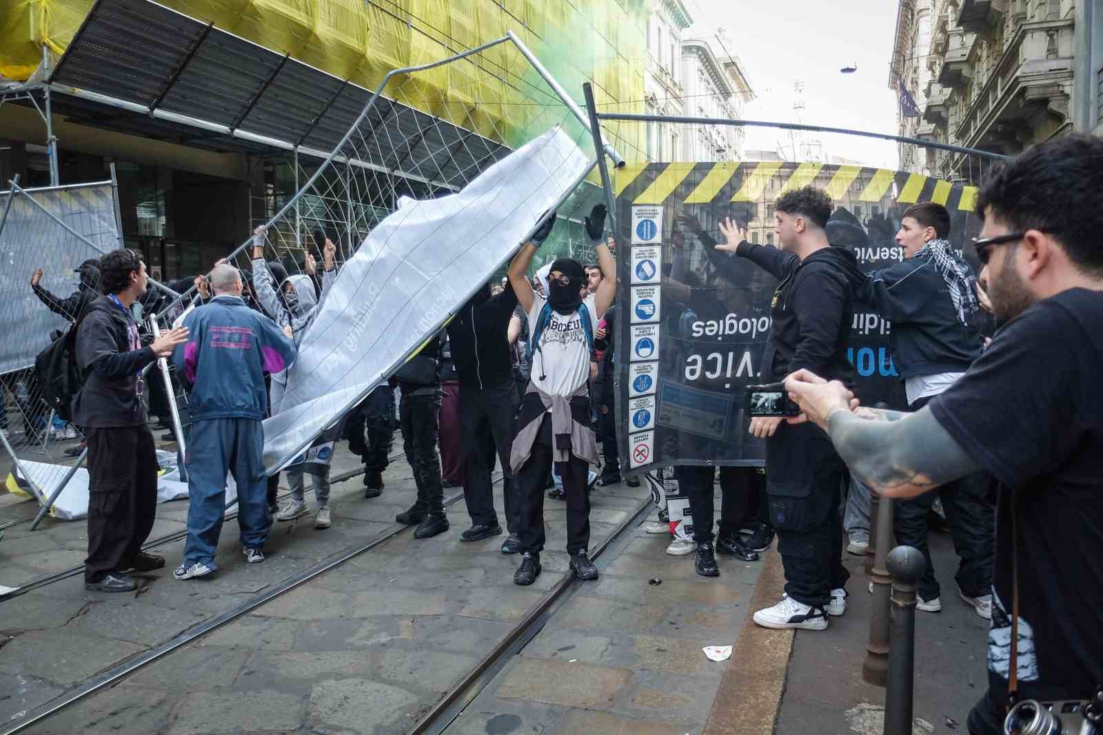 Milano’da protestocular polisle çatıştı