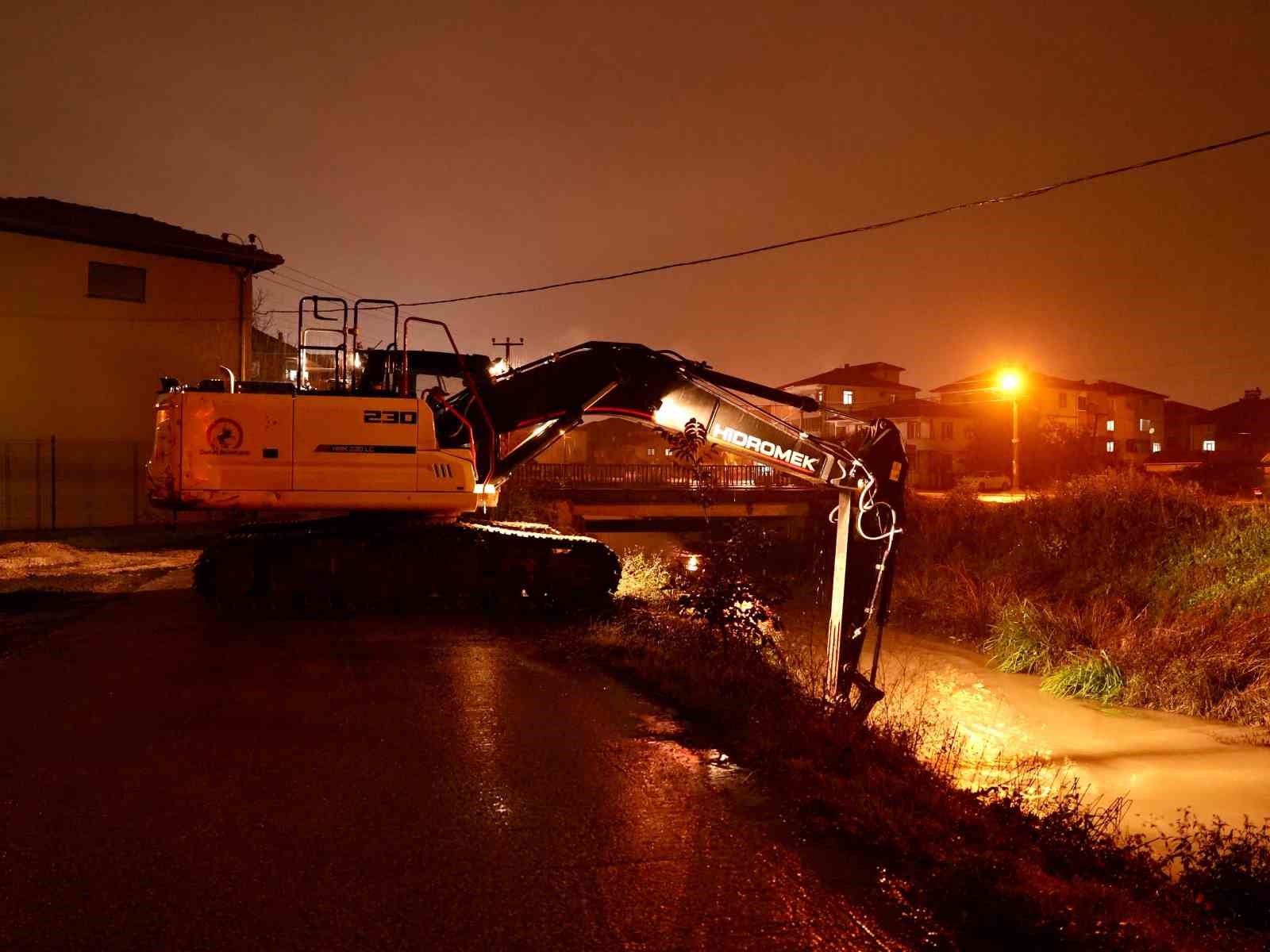 Düzce Belediyesi turuncu kodlu uyarı sonrası 140 personelle sahada