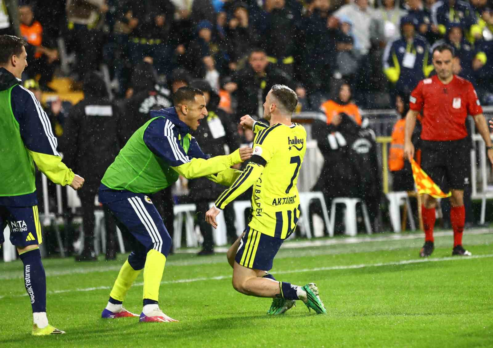 Trendyol Süper Lig: Fenerbahçe: 3 - Corendon Alanyaspor: 0 (Maç sonucu)