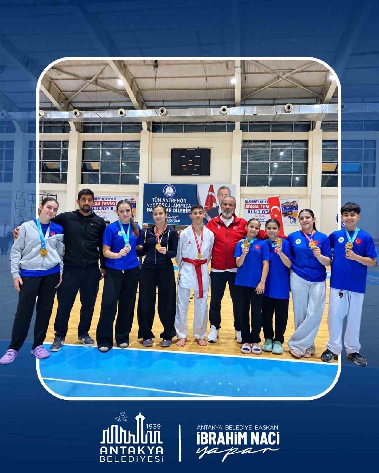 Antakya Belediyesi karate takımı 12 madalya kazandı