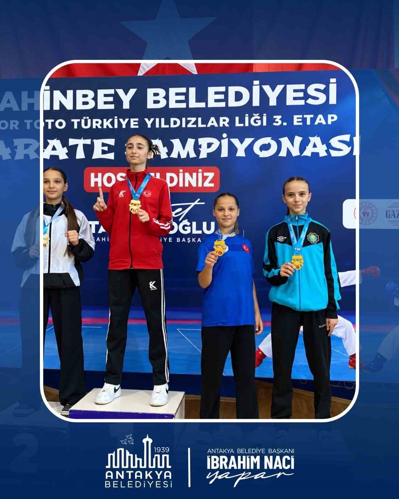 Antakya Belediyesi karate takımı 12 madalya kazandı
