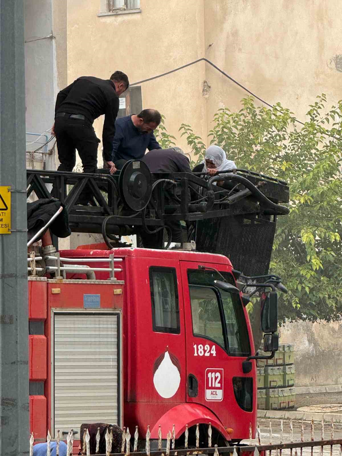 Hizan’da ev yangını büyümeden söndürüldü