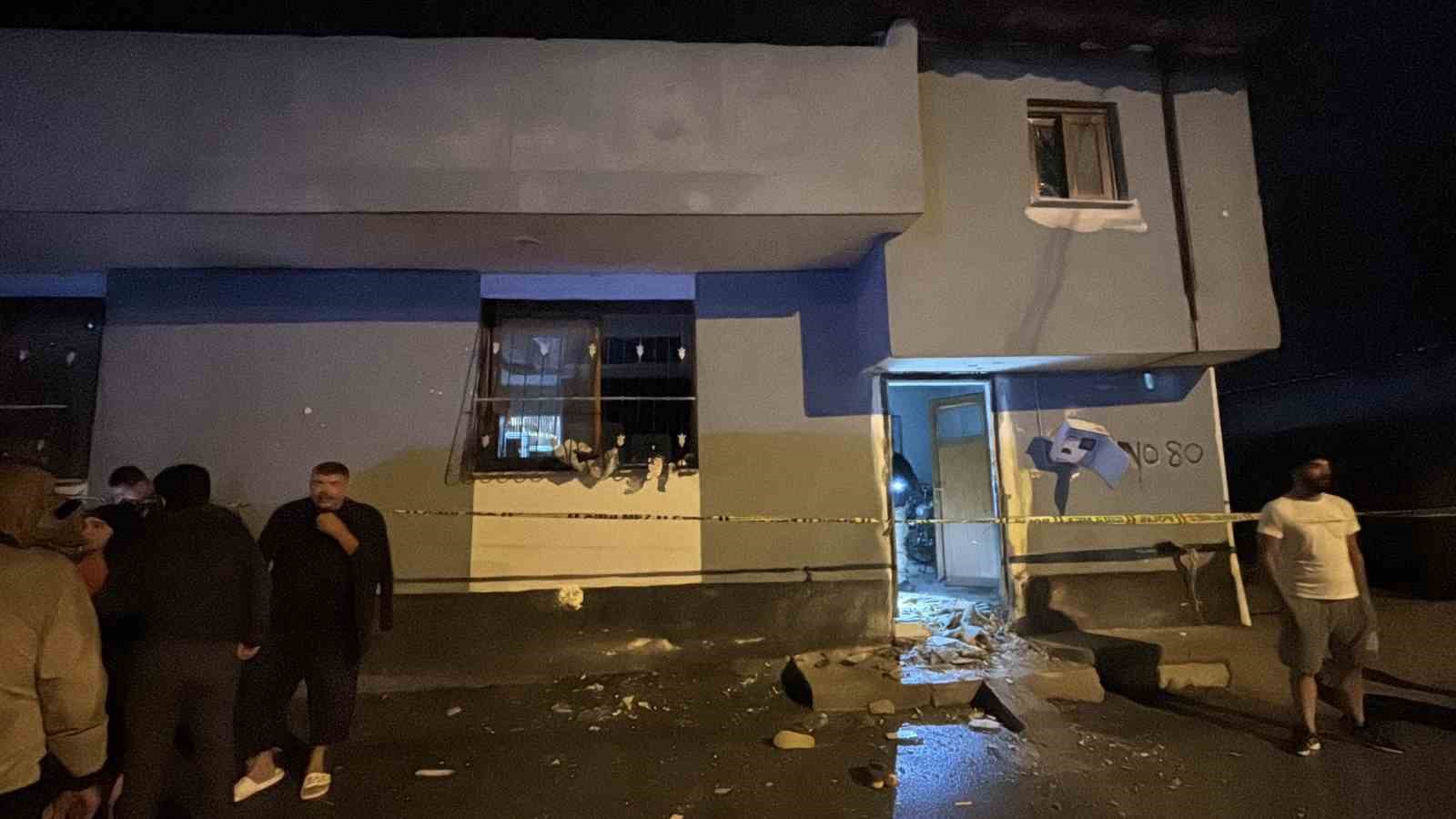 Adana’da 2’si çocuk, 5 kişinin bulunduğu eve el yapımı patlayıcı attılar