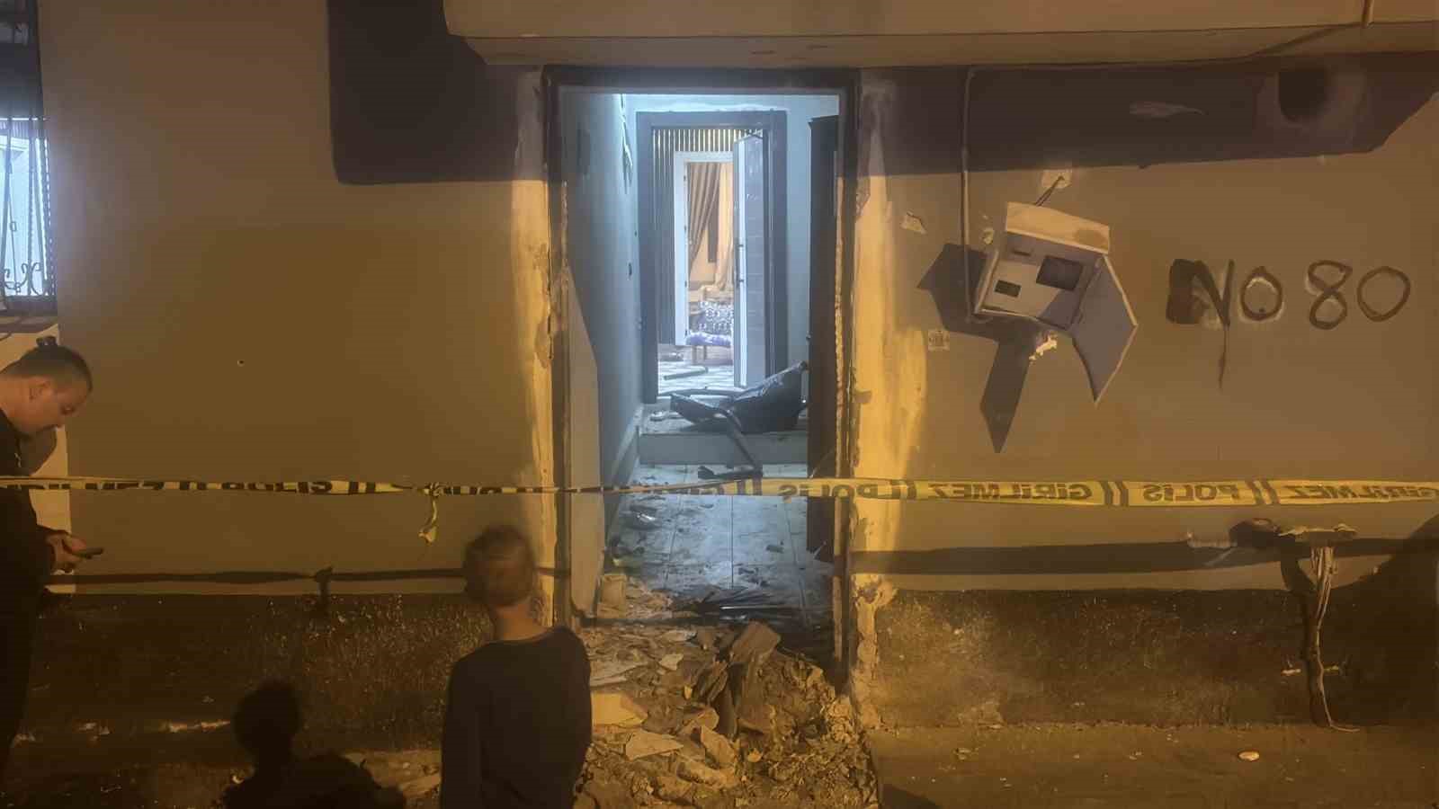 Adana’da 2’si çocuk, 5 kişinin bulunduğu eve el yapımı patlayıcı attılar