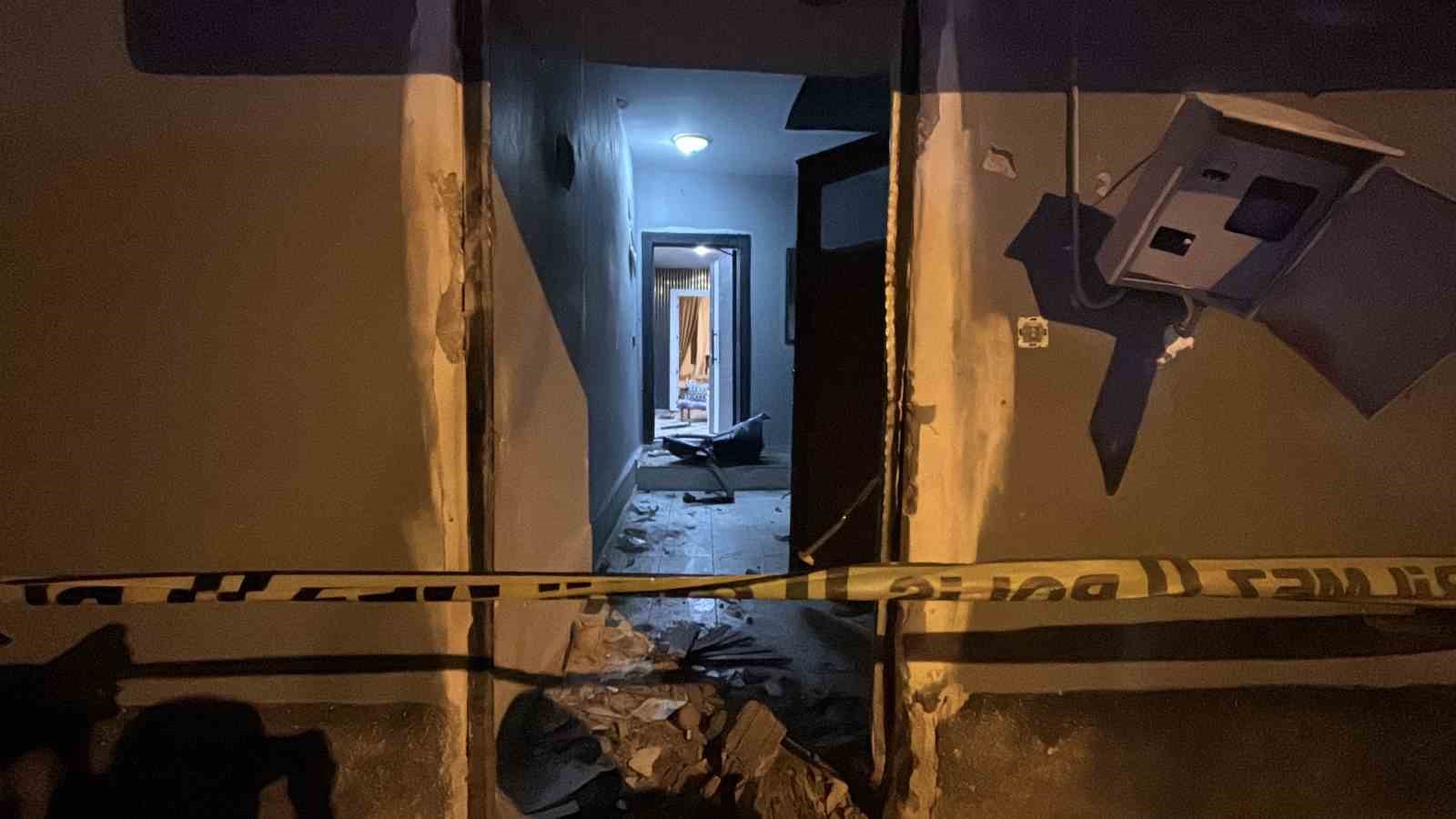 Adana’da 2’si çocuk, 5 kişinin bulunduğu eve el yapımı patlayıcı attılar