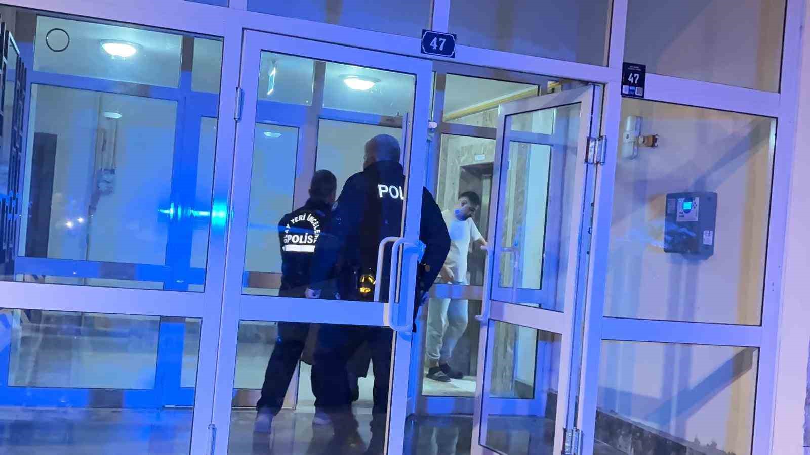 Facianın eşiğinden dönüldü: Rastgele açılan ateş pencereden girerek çocuğun akülü aracına isabet etti