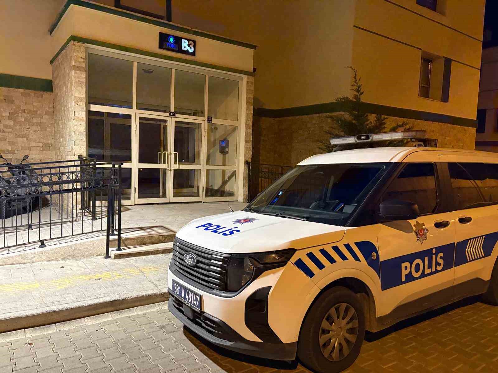 Facianın eşiğinden dönüldü: Rastgele açılan ateş pencereden girerek çocuğun akülü aracına isabet etti