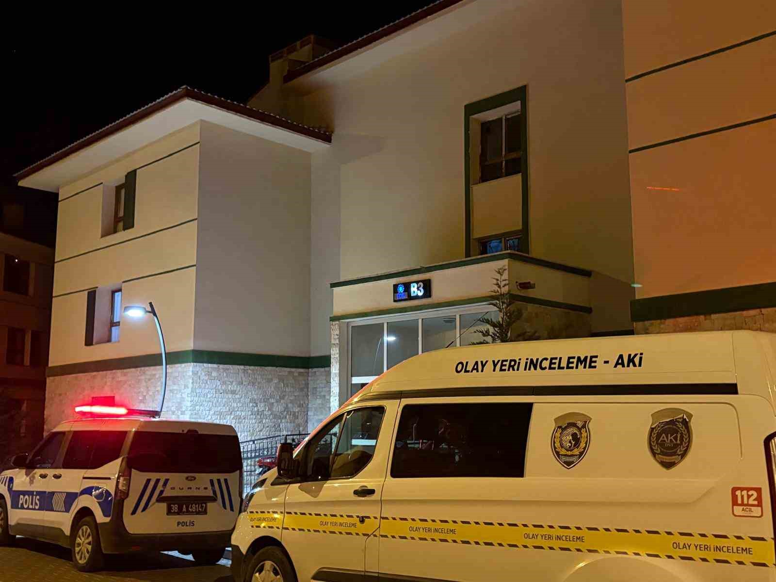 Facianın eşiğinden dönüldü: Rastgele açılan ateş pencereden girerek çocuğun akülü aracına isabet etti