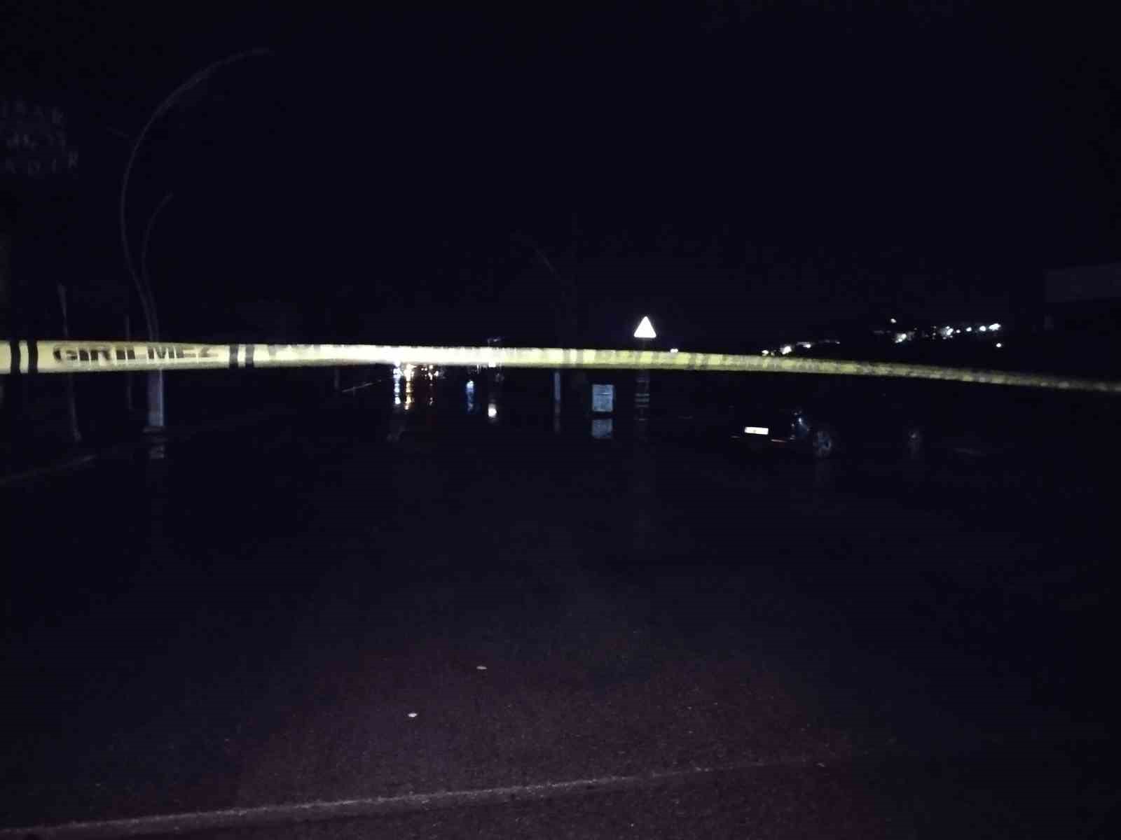 Şile’de şiddetli yağış nedeniyle cadde ulaşıma kapandı