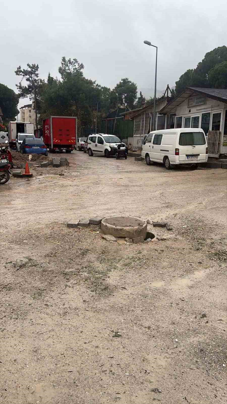 Buldan’da önlemsiz yol çalışması kazaya davetiye çıkarıyor