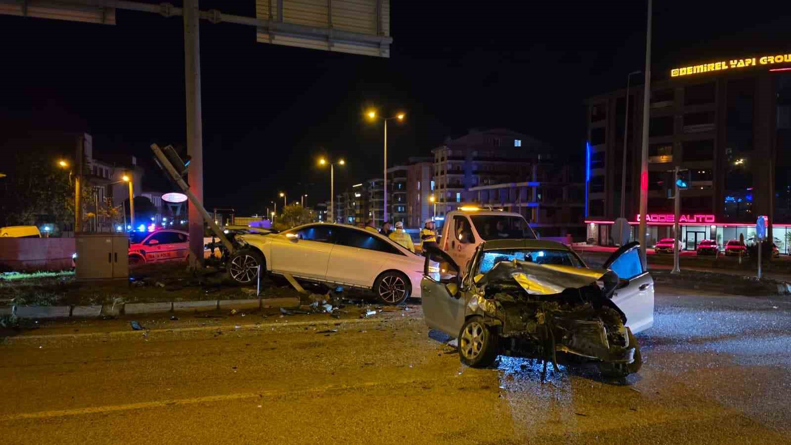 Bandırma Hastane Kavşağı’nda trafik kazası: 3 yaralı