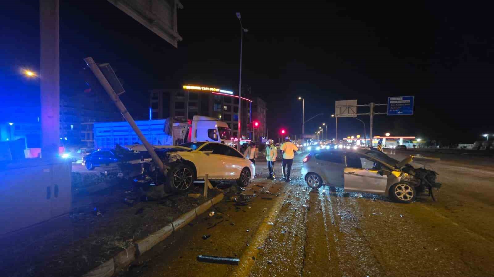 Bandırma Hastane Kavşağı’nda trafik kazası: 3 yaralı