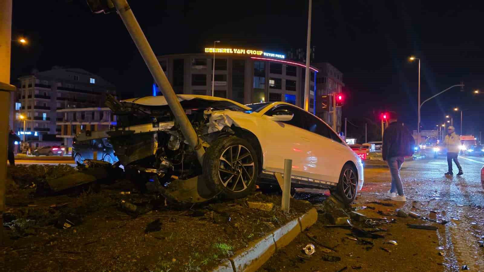 Bandırma Hastane Kavşağı’nda trafik kazası: 3 yaralı