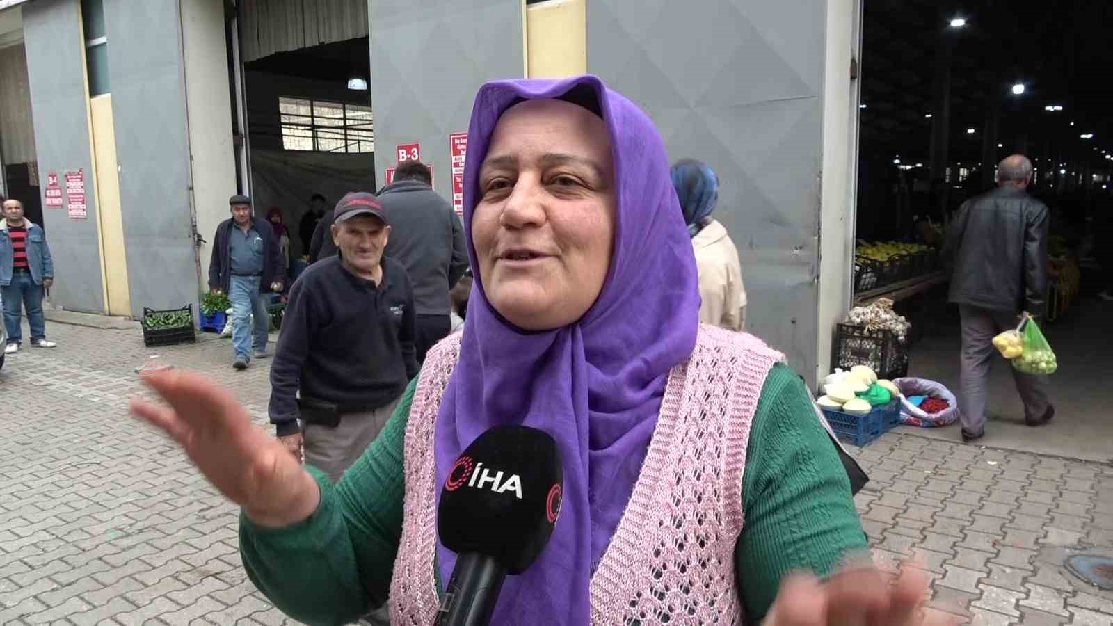 Sezonun son karpuzlarını ücretsiz dağıttı, 5 dakikada tükendi