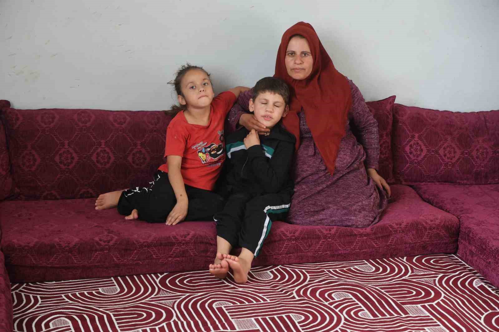 Dünyayı bulanık gören Ömer’in ameliyat sonrası, "Gözüm açılınca en çok annemi görmek istiyorum" sözleri hayat sevincini ortaya koydu