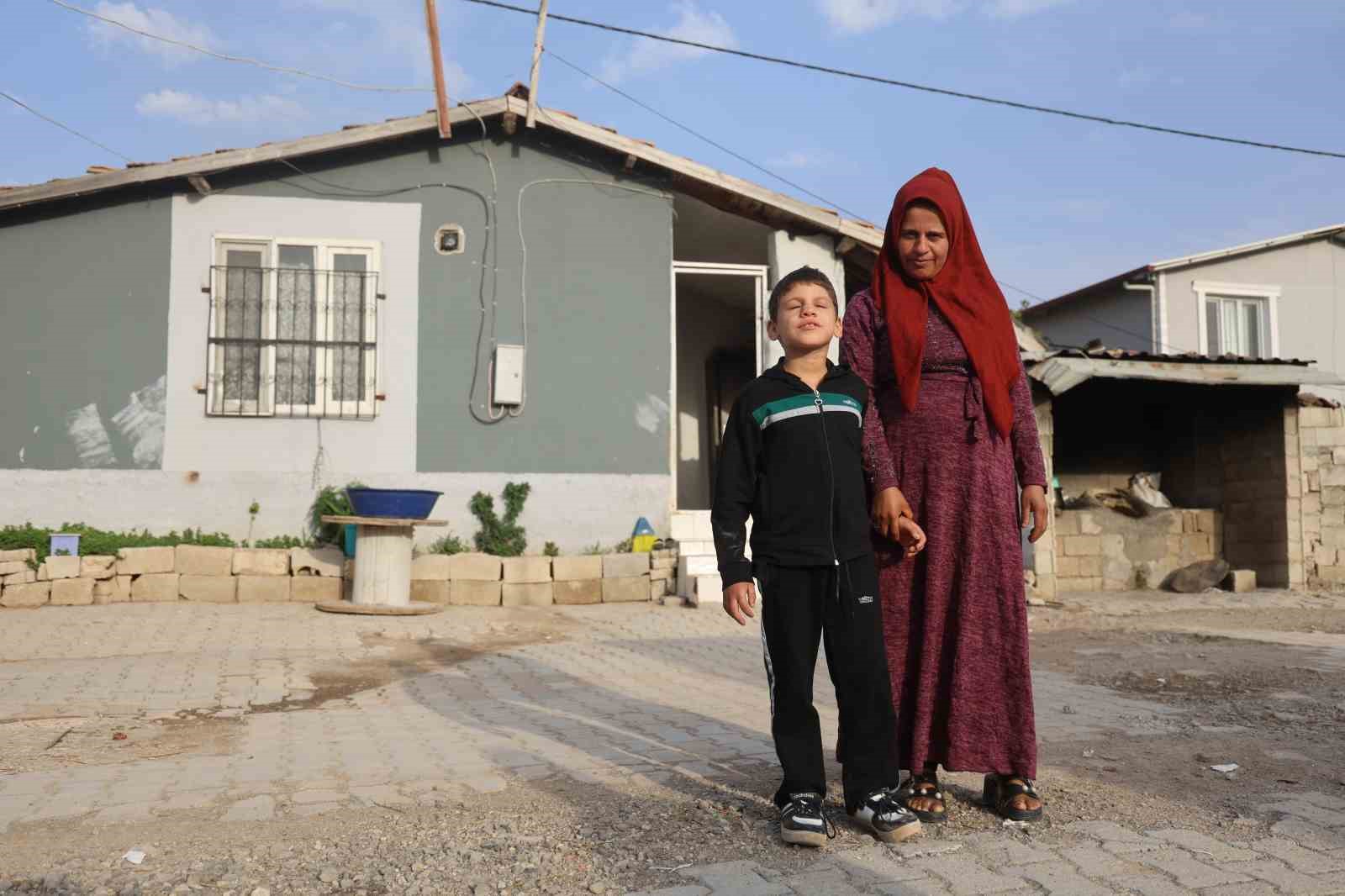 Dünyayı bulanık gören Ömer’in ameliyat sonrası, "Gözüm açılınca en çok annemi görmek istiyorum" sözleri hayat sevincini ortaya koydu