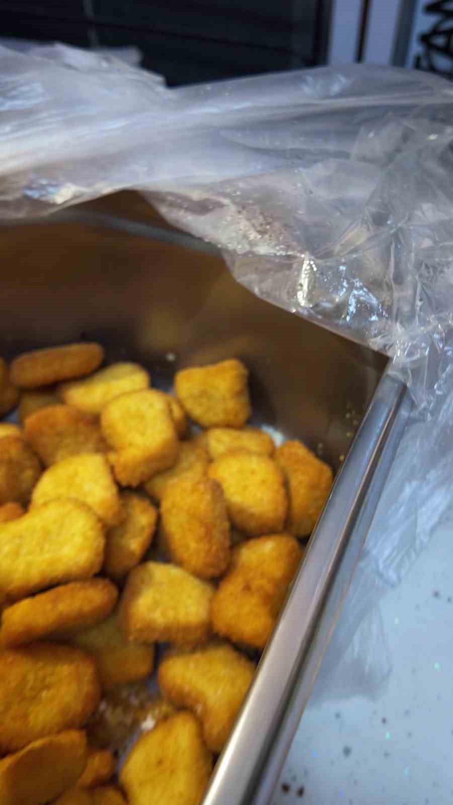 Öğrencilere tavuk nugget ve gazlı içecek satışı yapan kantinler uyarıldı