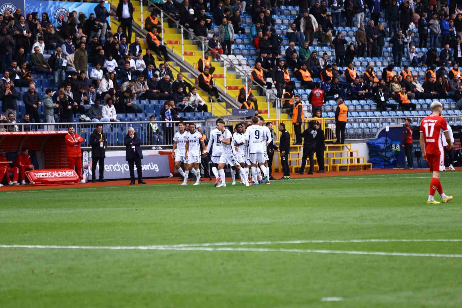Trendyol Süper Lig: Kasımpaşa: 2 - Samsunspor: 1 (İlk yarı)