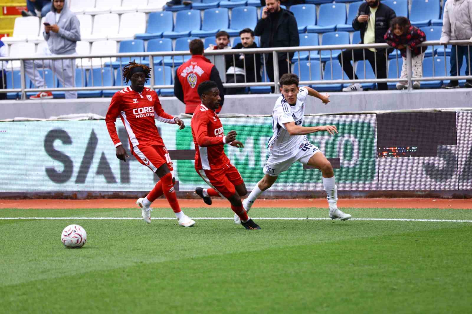 Trendyol Süper Lig: Kasımpaşa: 2 - Samsunspor: 1 (İlk yarı)