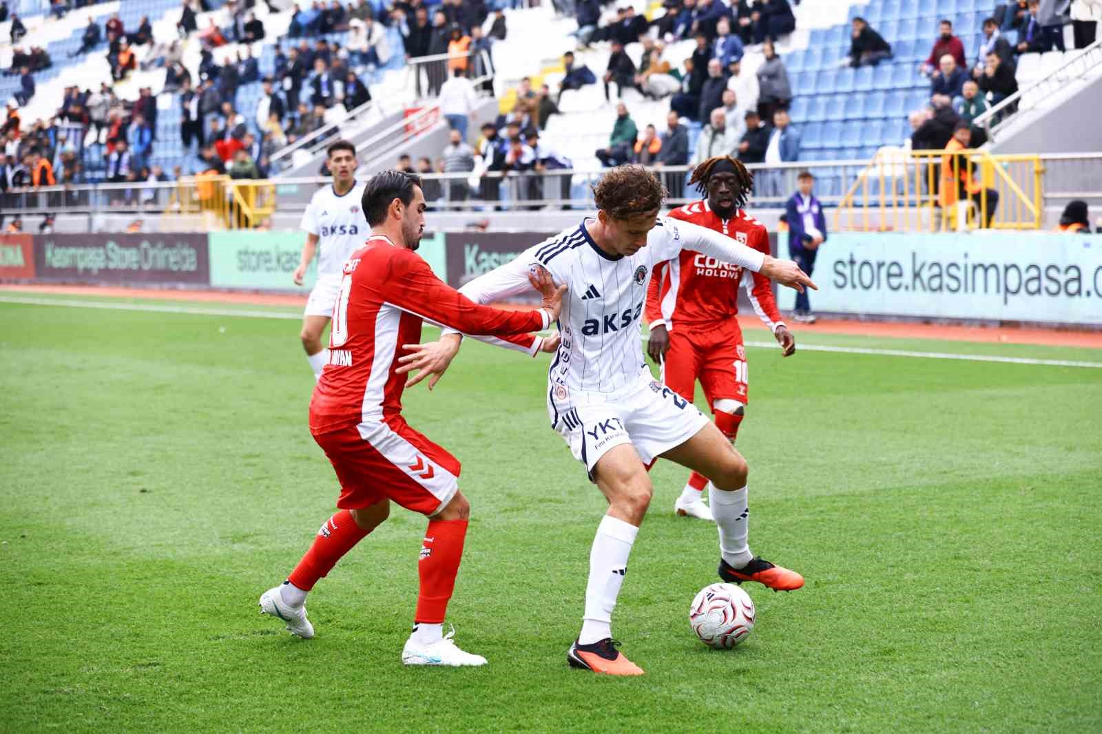 Trendyol Süper Lig: Kasımpaşa: 2 - Samsunspor: 1 (İlk yarı)