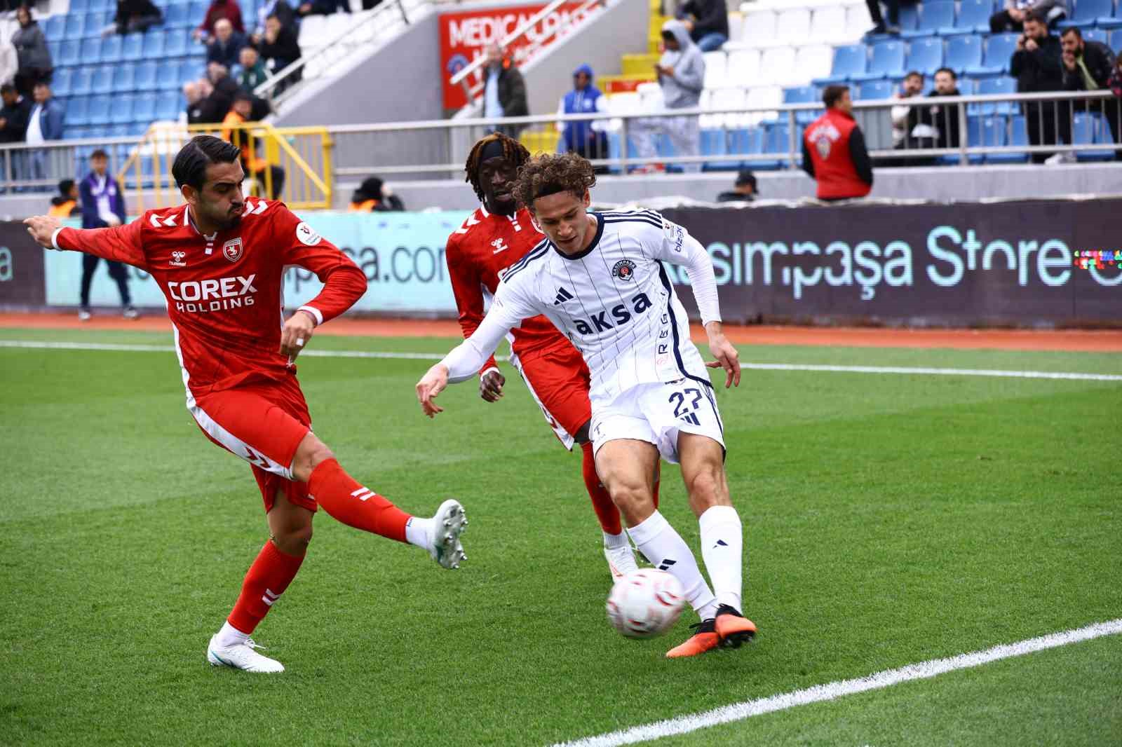 Trendyol Süper Lig: Kasımpaşa: 2 - Samsunspor: 1 (İlk yarı)