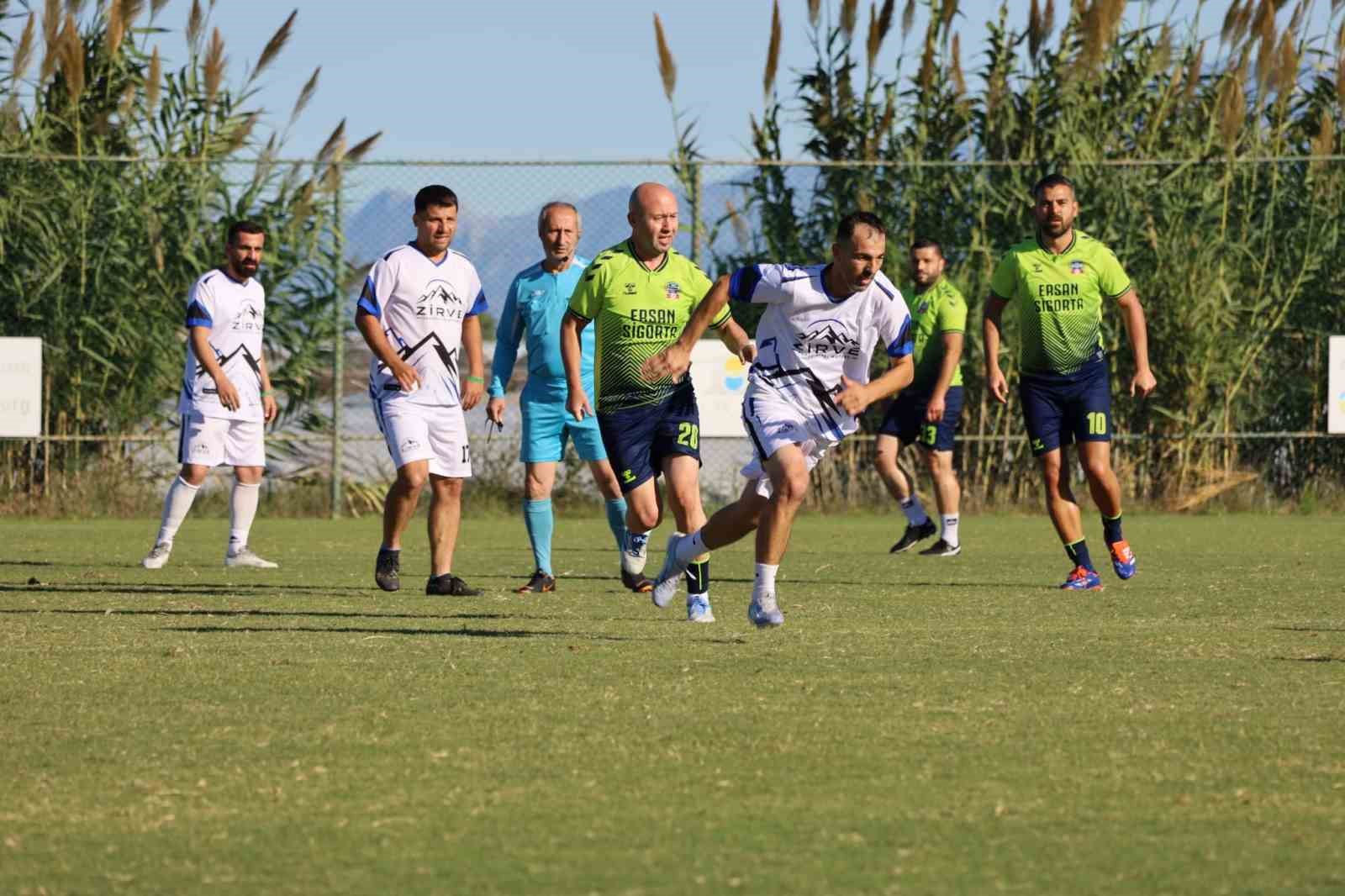 Tatvan masterlar, Antalya’da şampiyon oldu