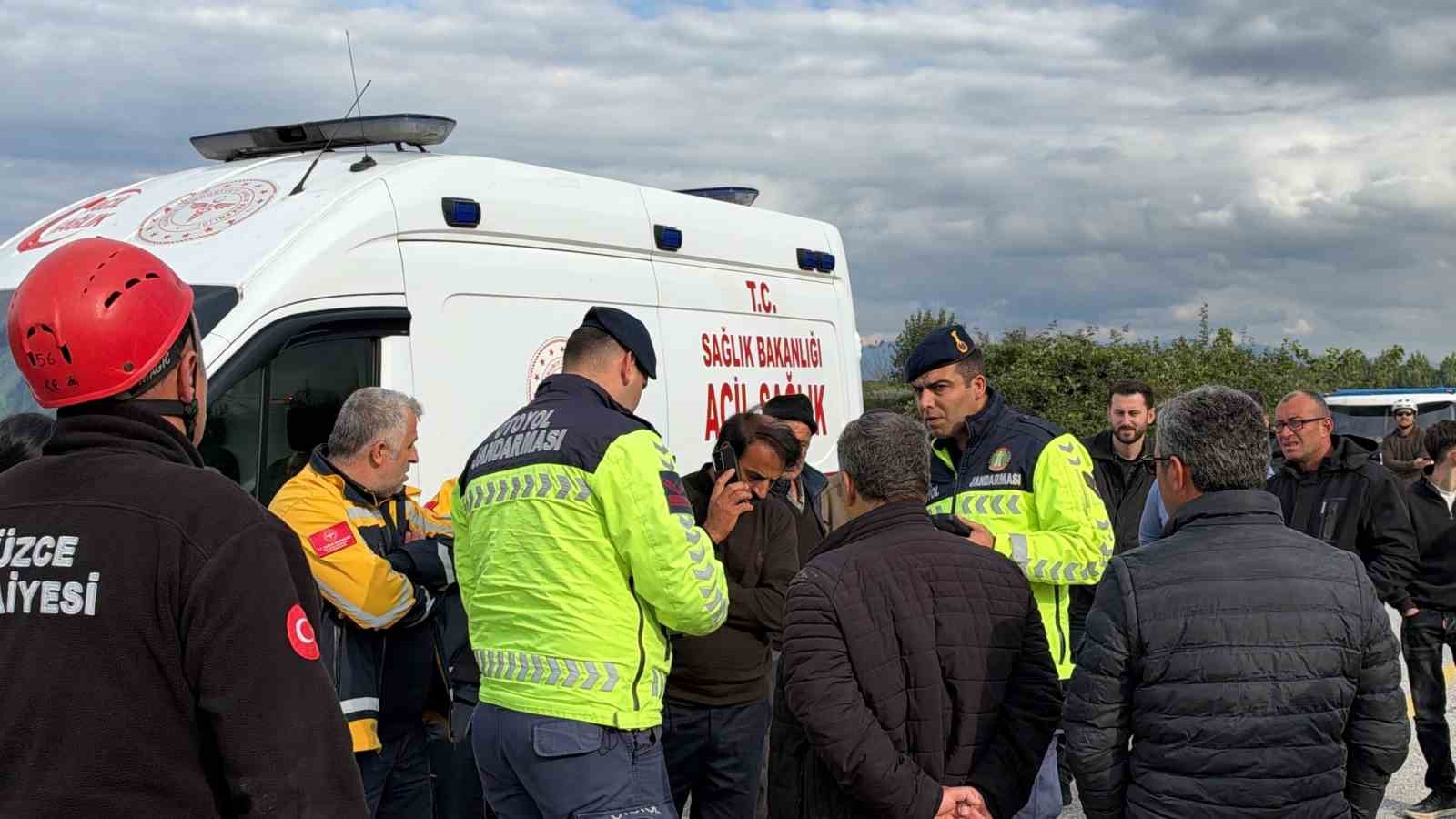 Lastiği patlatan tır köprüden uçarak alev topuna döndü