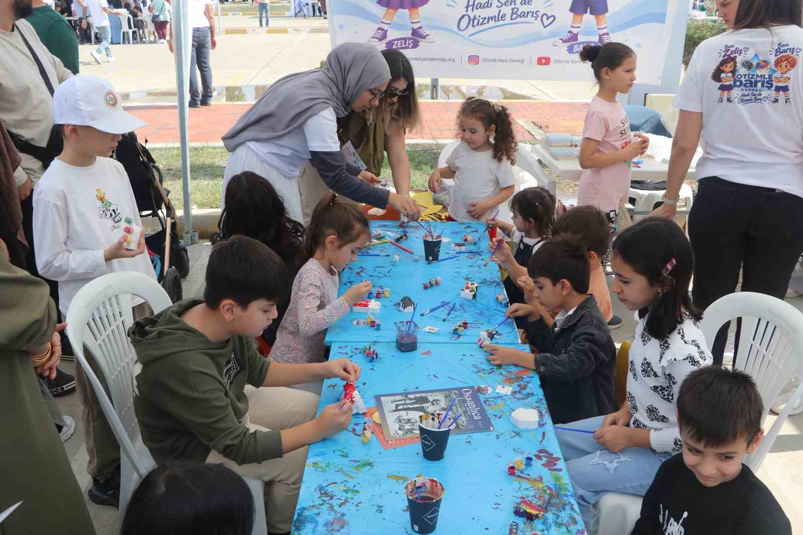Adana’da aileler bağımlılığa karşı festivalde buluştu