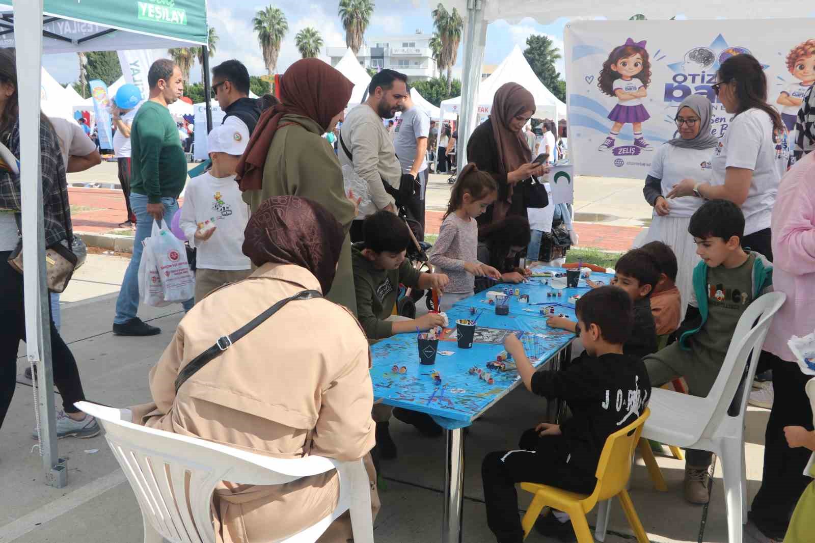 Adana’da aileler bağımlılığa karşı festivalde buluştu