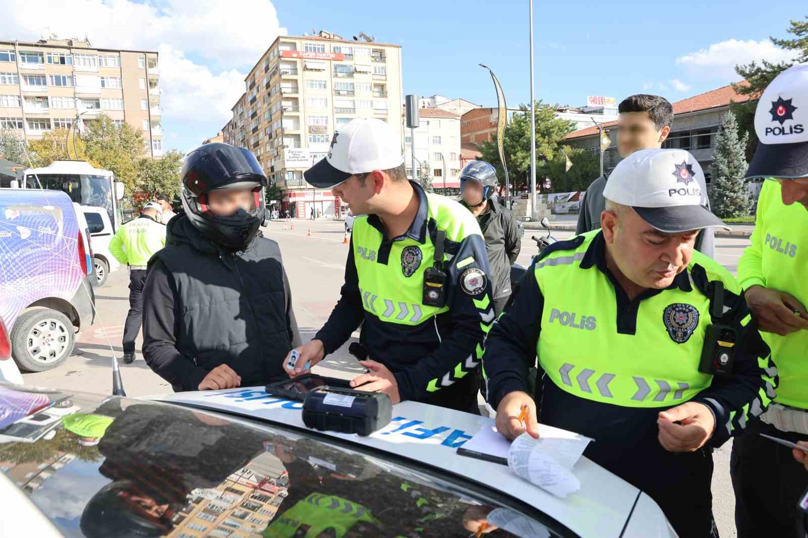 Elazığ’da motosikletler tek tek denetlendi