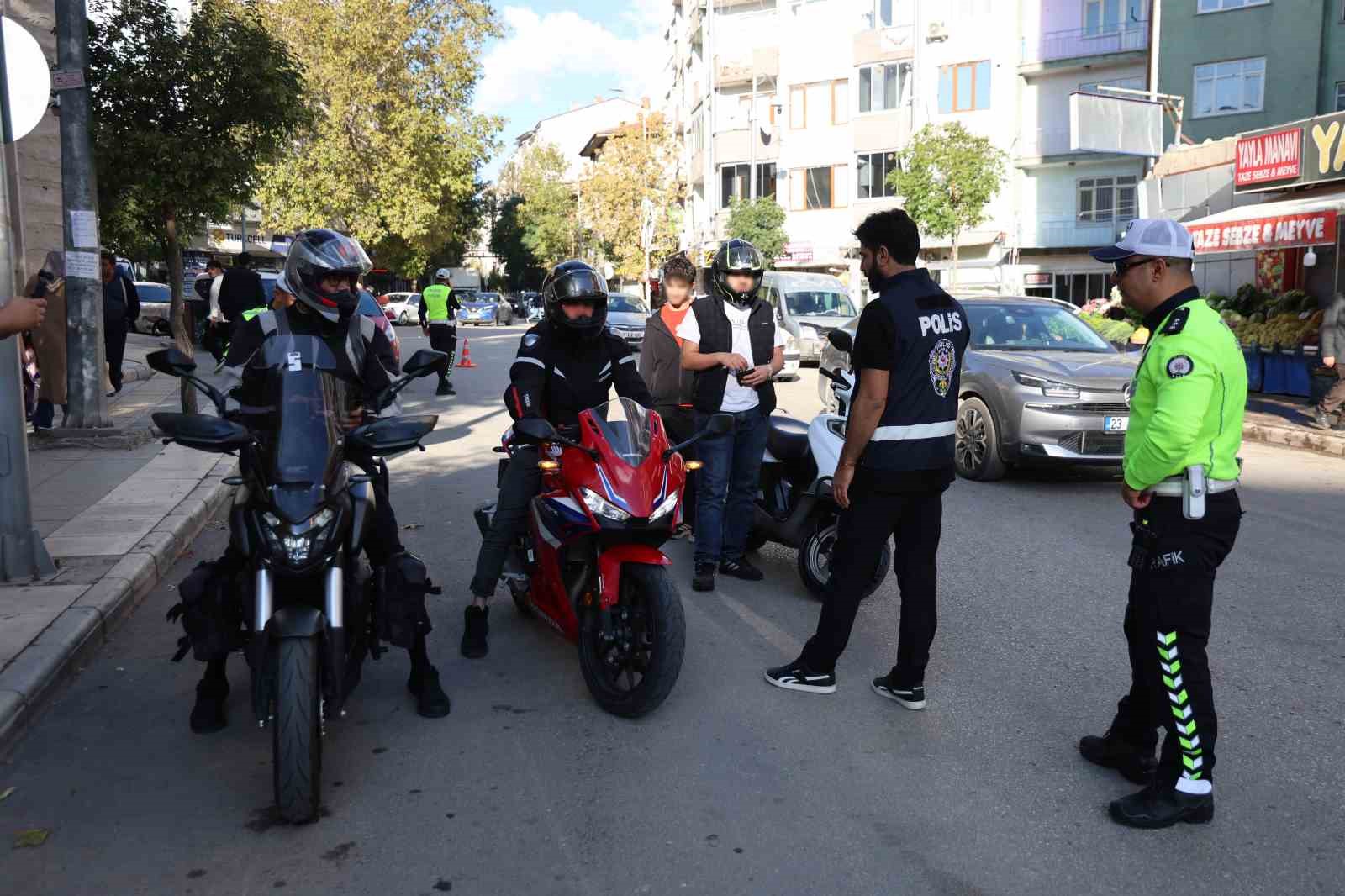 Elazığ’da motosikletler tek tek denetlendi